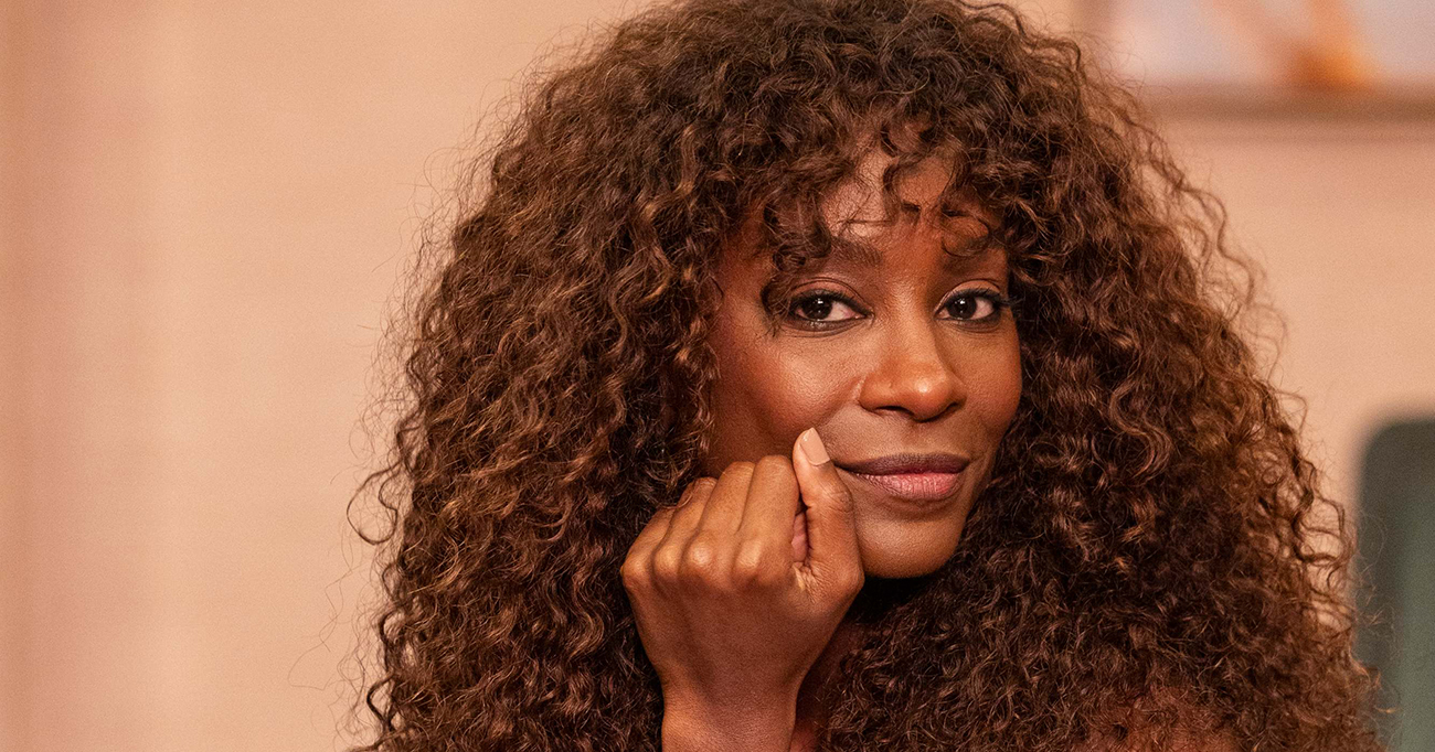 Jeniffer Dias fala sobre Serena em Nas Profundezas do Amor, a parceria com Jéssica Córes e os desafios de buscar verdade cênica na dramaturgia vertical.
