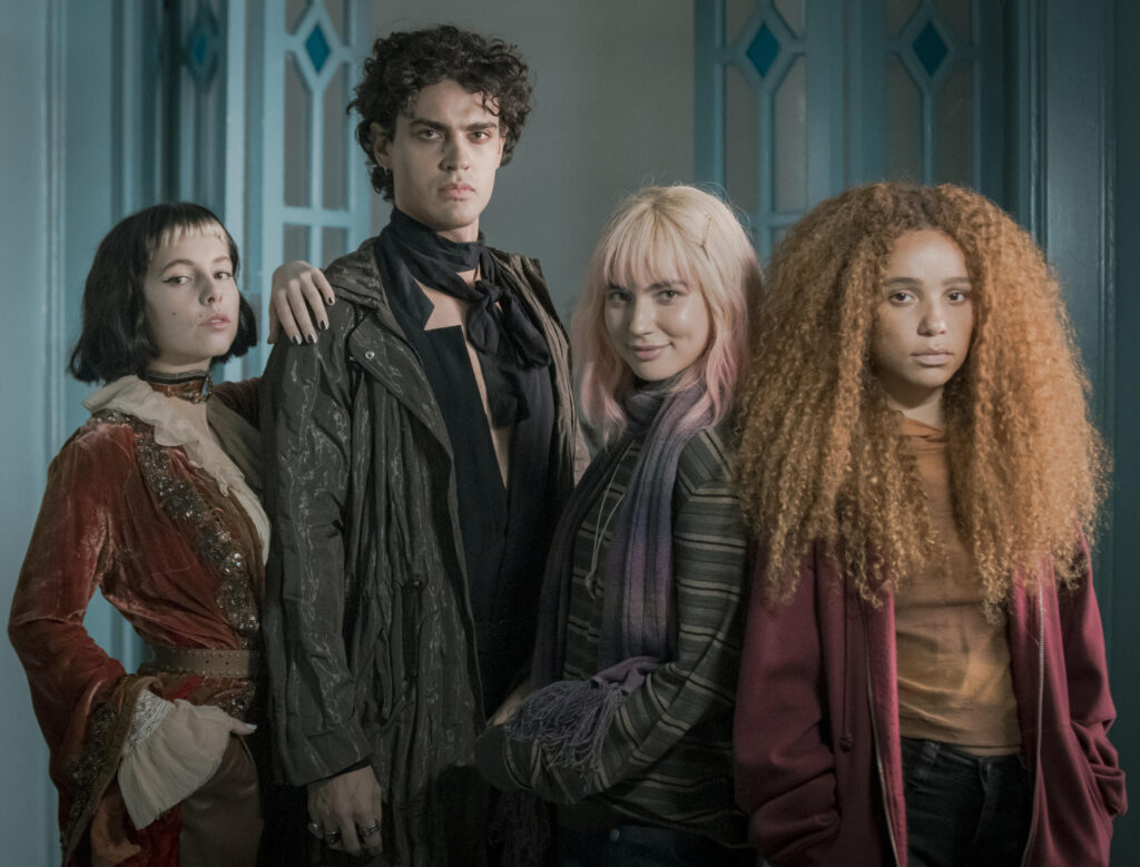 Alanis Guillen fala ao Pittaplay sobre a transformação de Flora, as consequências de virar vampira e seu novo ciclo na 2ª temporada de Vermelho Sangue.