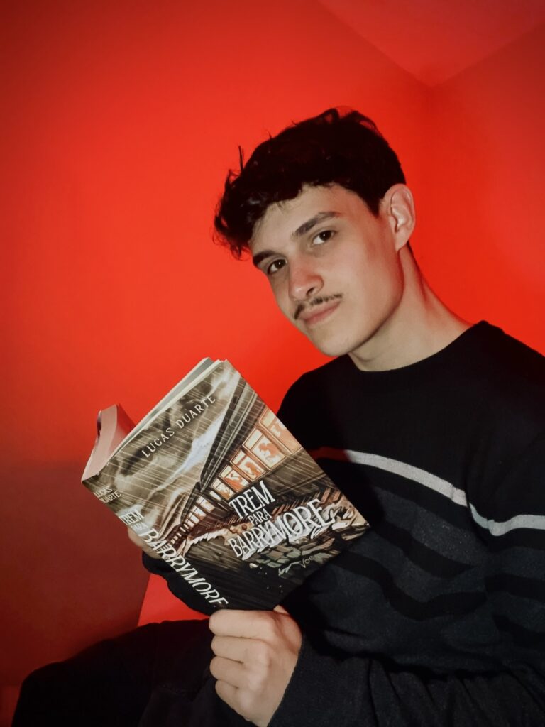 Lucas Duarte fala ao Pittaplay sobre Trem para Barrymore, a construção dos 13 passageiros, o narrador misterioso e o jogo de pistas do thriller.