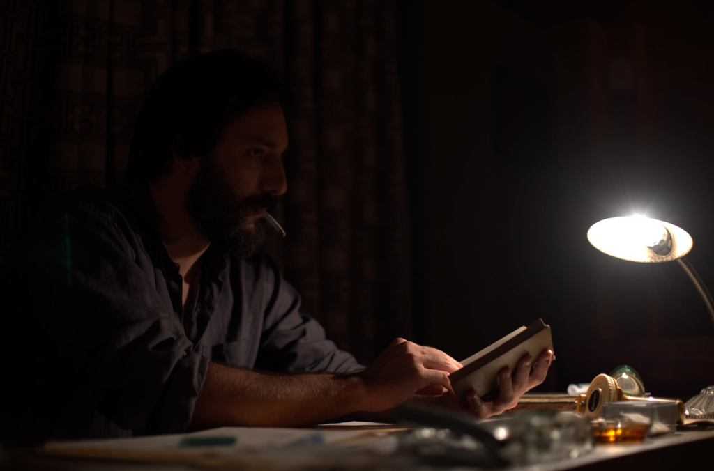 João Fenerich interpreta Pedro em Consequências Paralelas, longa que mistura ficção científica e thriller psicológico.
Foto: divulgação