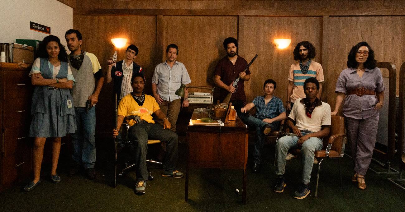 Assalto à Brasileira ganha novo cartaz e estreia nos cinemas em novembro