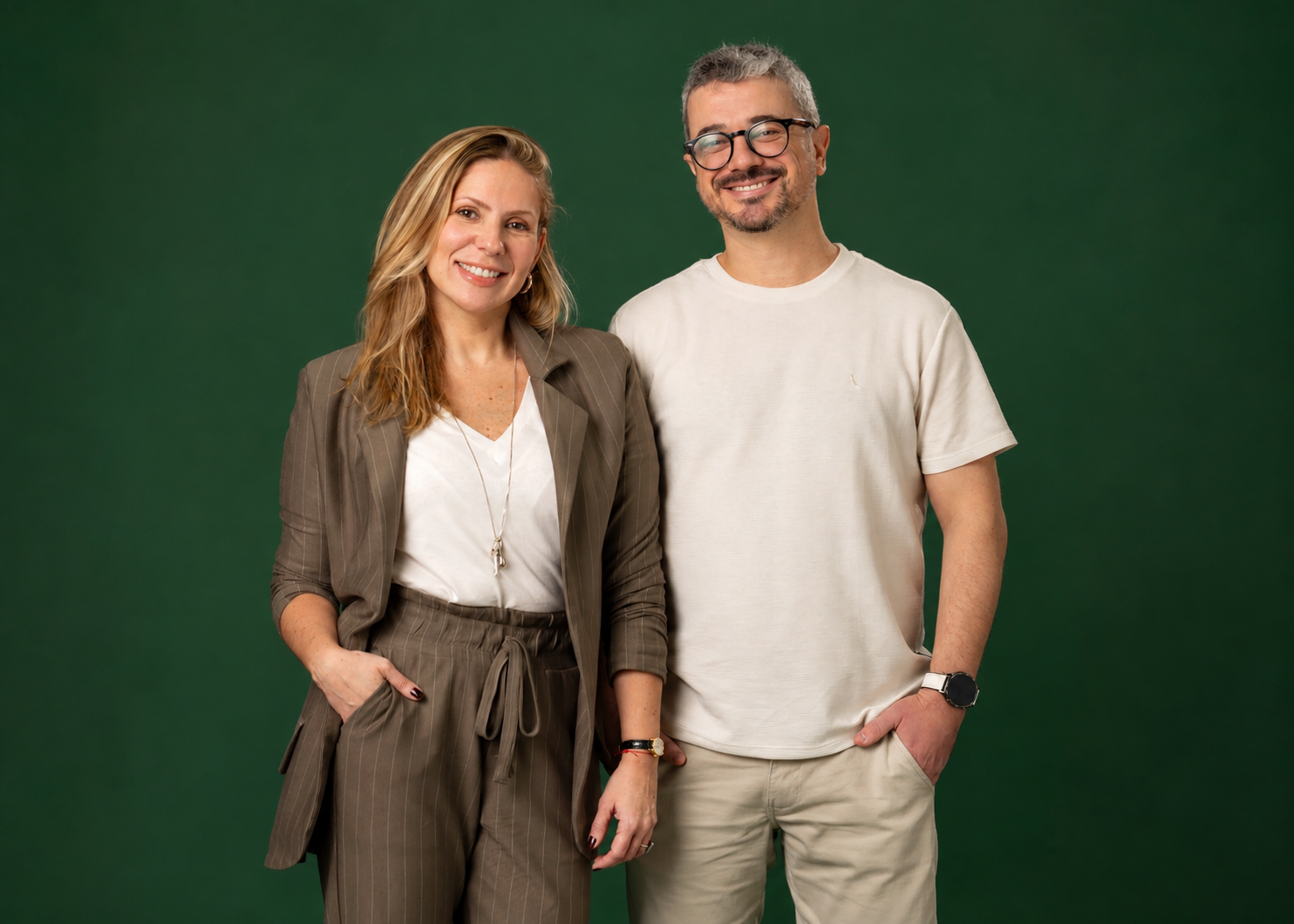 Em entrevista ao Pittaplay, Juliana Peres e Dino Cantelli revelam bastidores de Por Você, explicam os conflitos dos personagens e antecipam novidades.