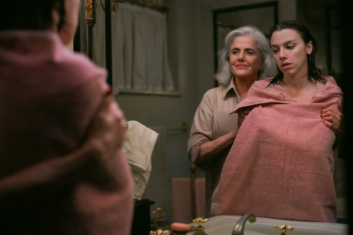 Leia a crítica de Dom de Iludir, série da Netflix com Marieta Severo, Alice Wegmann e Nanda Costa que aposta no melodrama, no suspense e em grandes atuações.