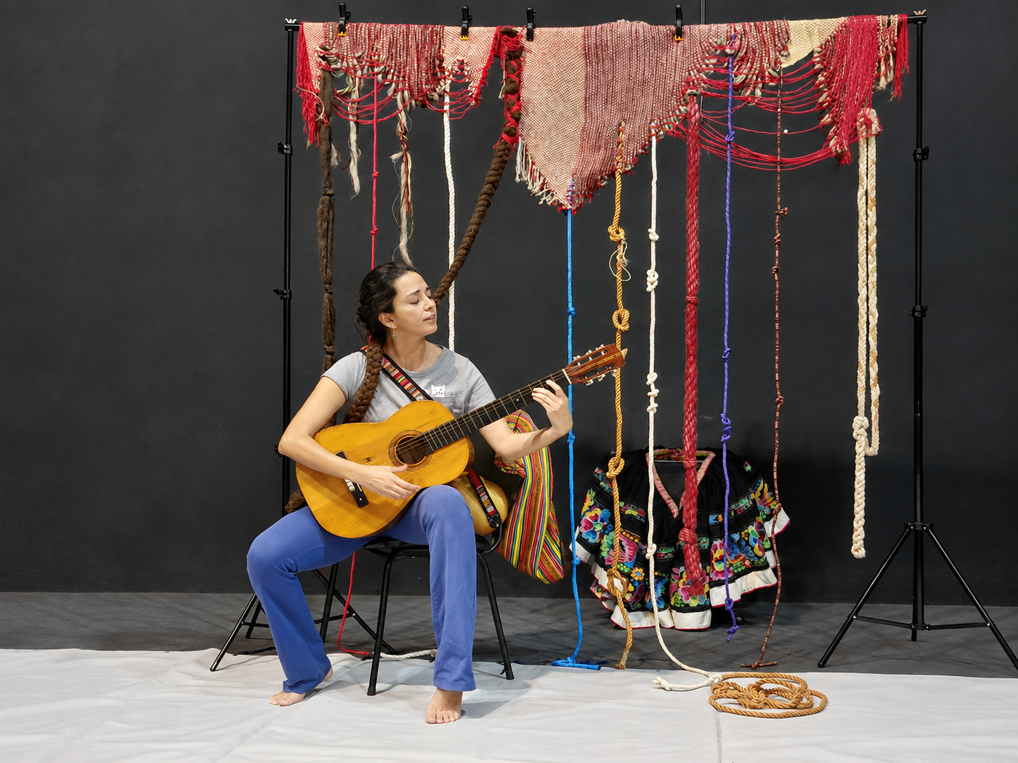 Lucha transforma memória familiar em teatro e busca por pertencimento